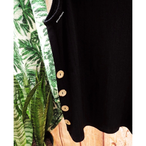 Ribbed button detailed mock neck tank top 🌻 - Picture 2 of 5